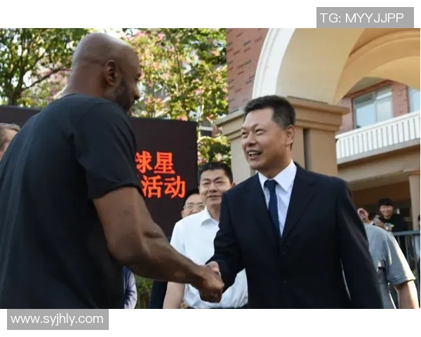 足球球星押韵诗精选四句呈现球场风采与传奇人物魅力